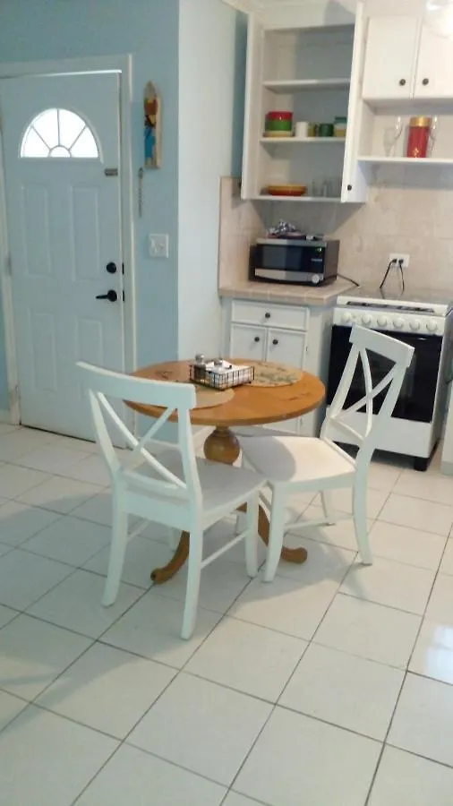 Lynn'S Cozy Cottage Nassau